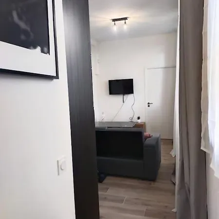 2 Pièce Avec Terrasse Ensoleillé * Suresnes