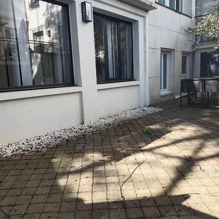 2 Piece Avec Terrasse Ensoleille *